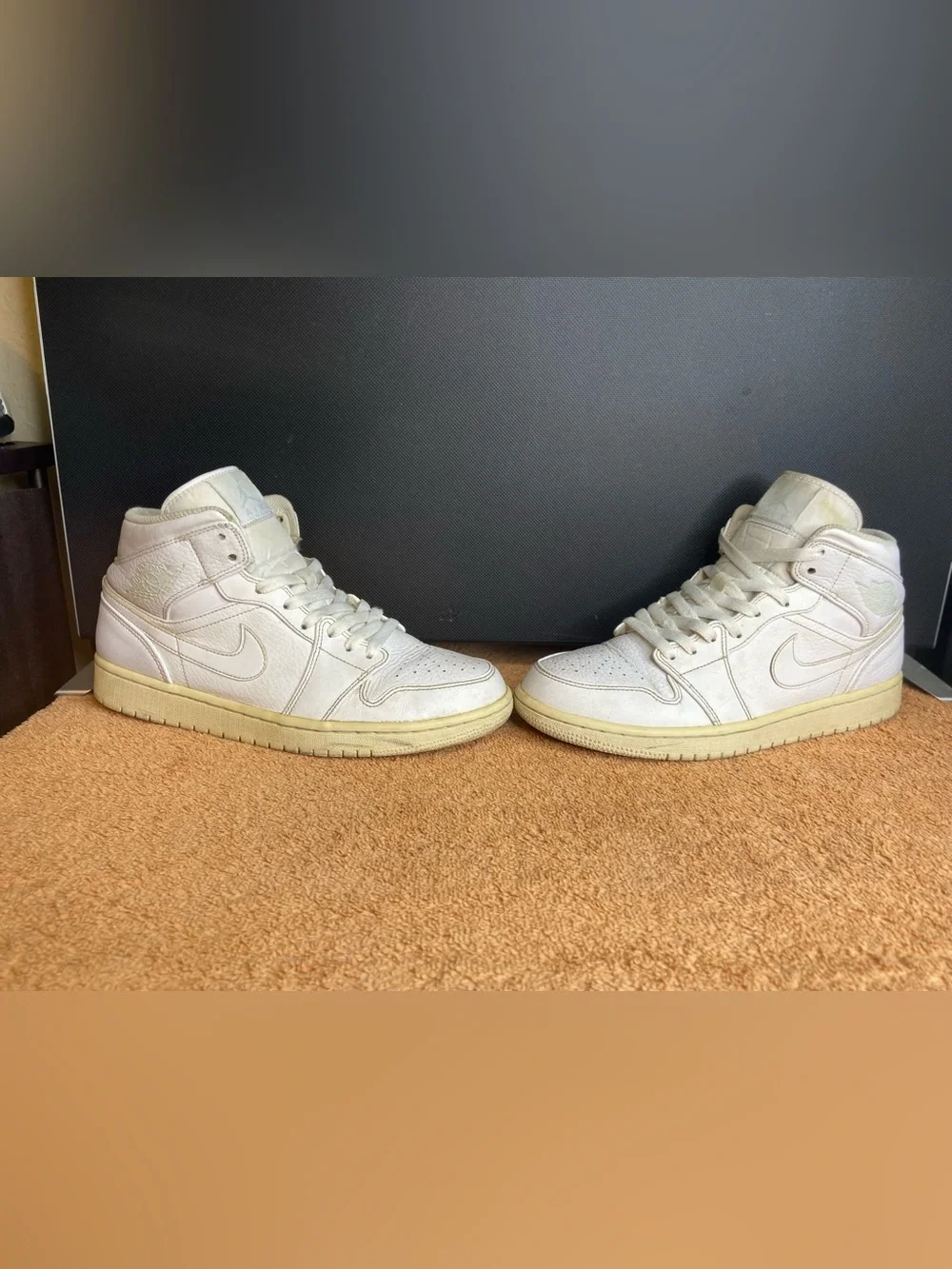 Nike Air Jordan 1 Mid Triple White 554724-109 Men's Sz. 9 Basketball Sneakers